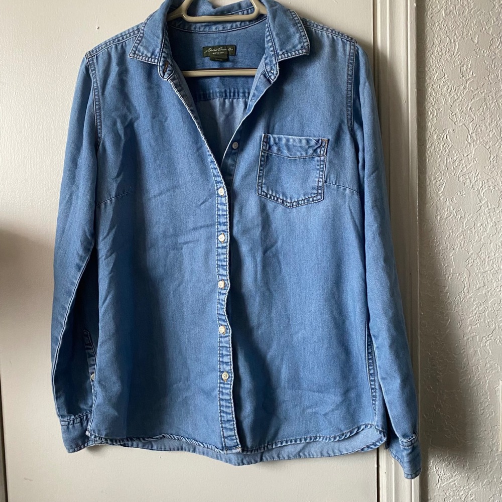 Eddie Bauer Womens Medium Denim Button Down‎ Shirt Long Sleeve Blue Wash 3472